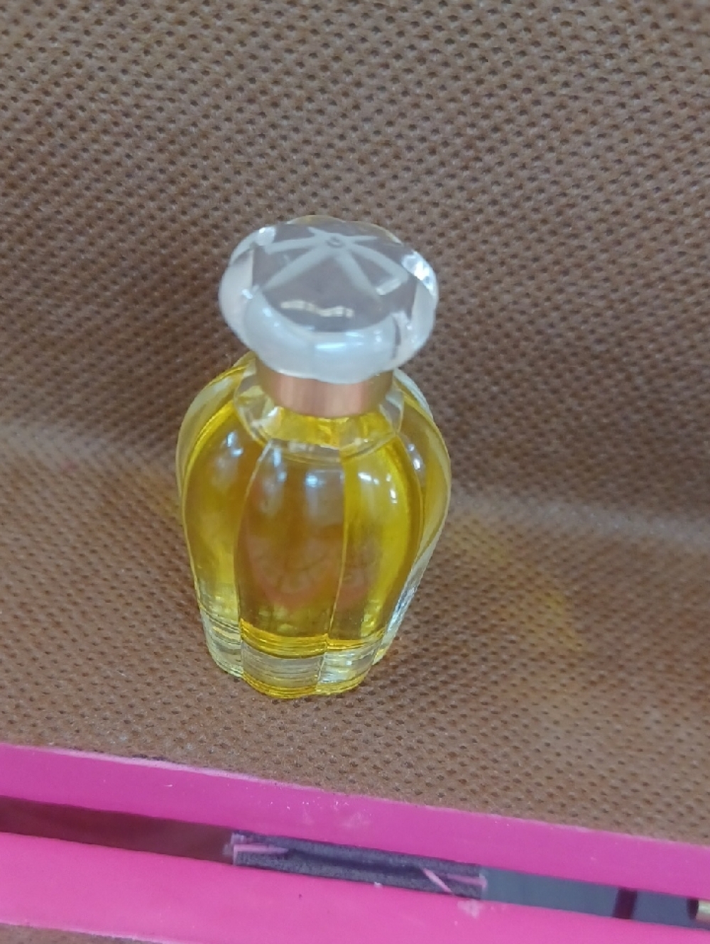 So De La Renta - 35 Bottles Mini .13 - Picture 5 of 6